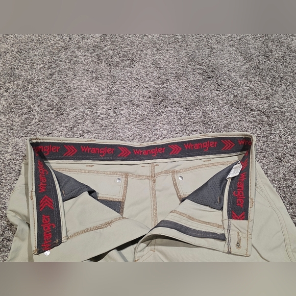 Wrangler Cargo Shorts Hiking Camping Performance Nylon Outdoors Size 36 - Picture 7 of 8